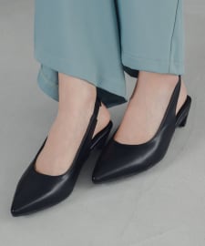 ポインテッドトゥバックストラップパンプス