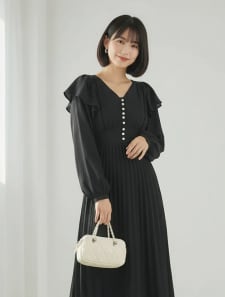 フリルデザインパールボタンワンピース