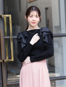 ショルダーフリルドッキングニット