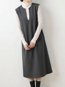 深Vネックジャンパースカート