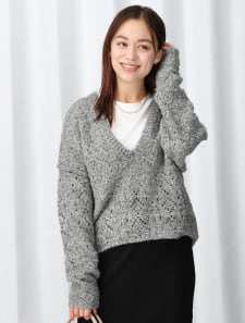 透かし編みVネックニット