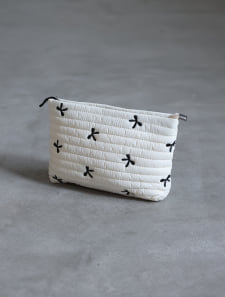 ヌビリボン刺繍ポーチ
