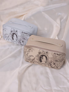 大きく開くデザインポーチ