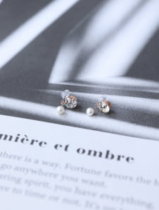 パールトップストーンピアス