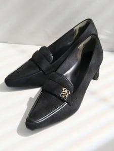 スクエアトゥモノグラム5cmプレートヒール感激ローファーパンプス