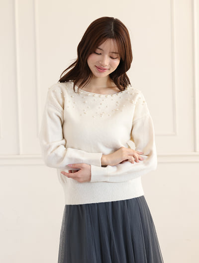 胸元パール付きニット