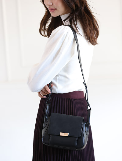 フラップスクエアショルダーバッグ
