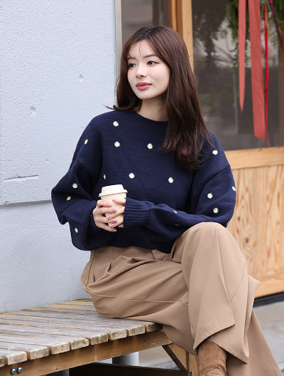 フラワー刺繍ニット