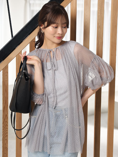 ドットチュールギャザーブラウス