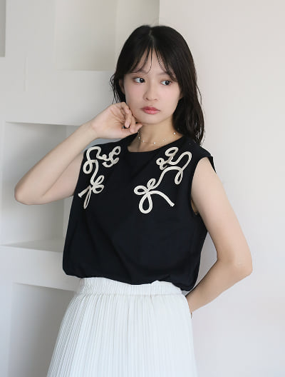 コード刺しゅうフレンチTシャツ
