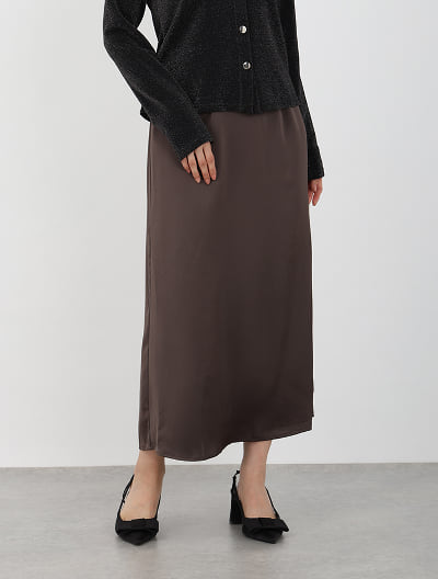 サテンナロースカート