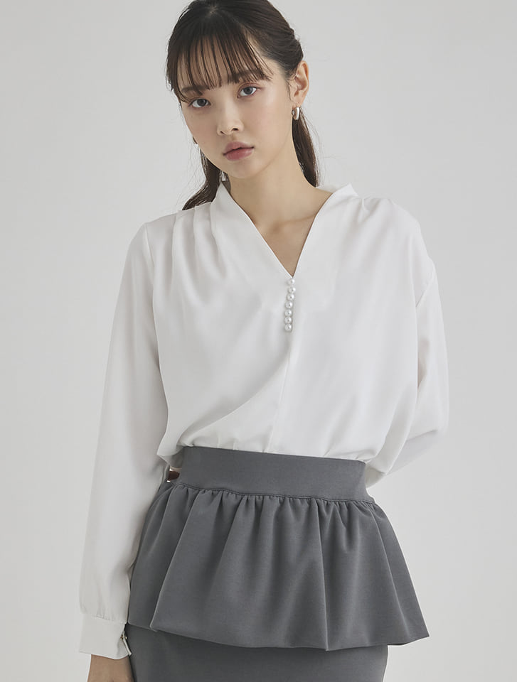 パールデザインVネックブラウス