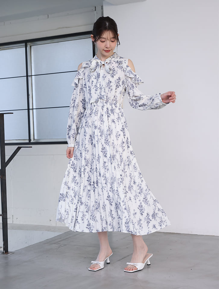 ショルダースリットボウタイプリーツワンピース