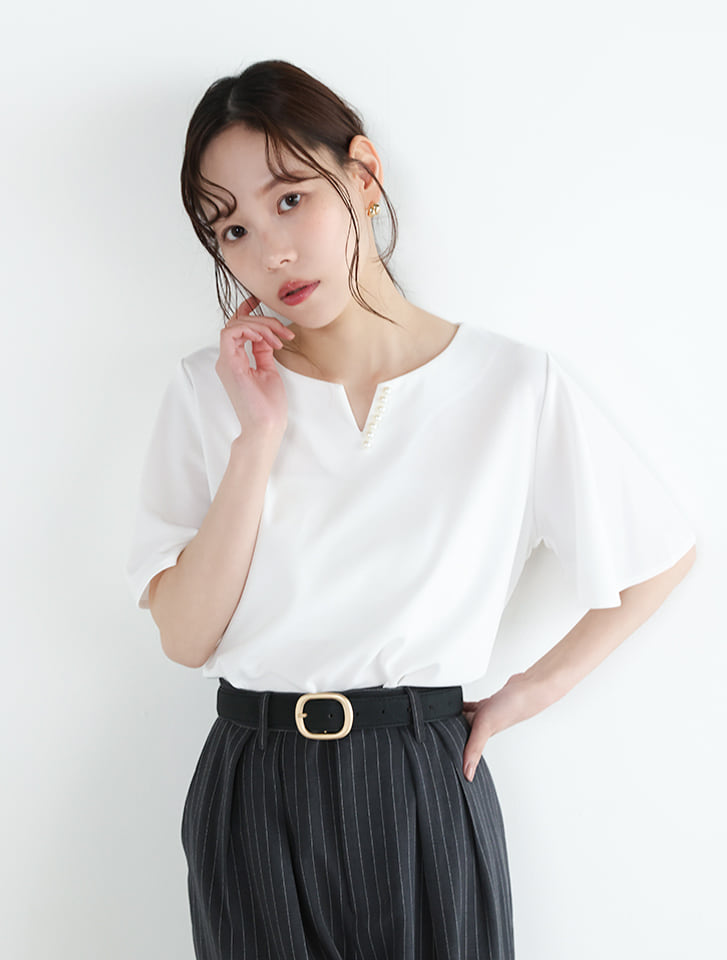 キーネックパールブラウス見えカットソー