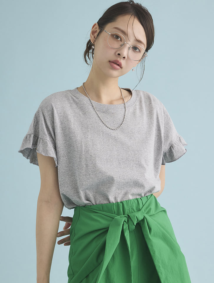 袖フリルTシャツ
