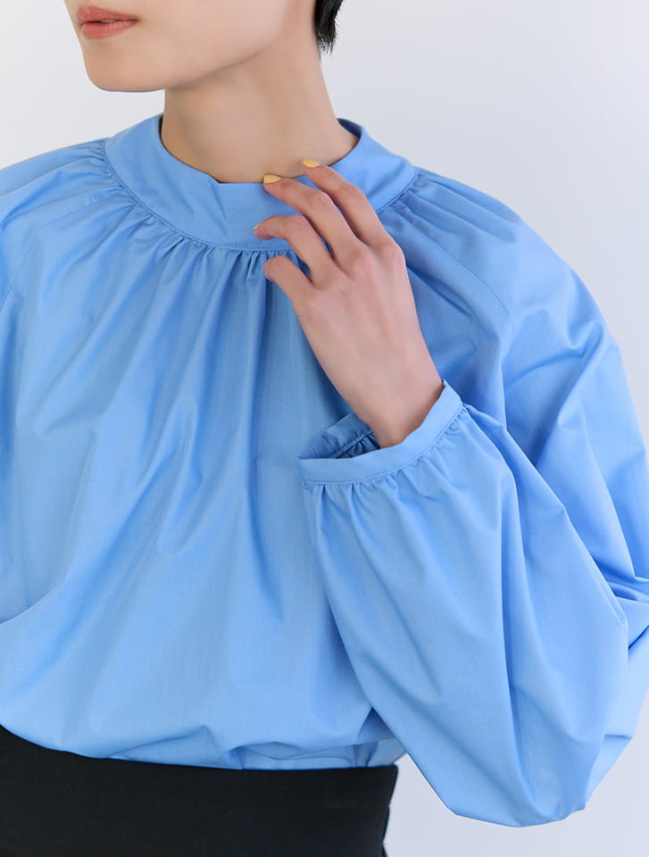 スタンドカラーギャザーブラウス