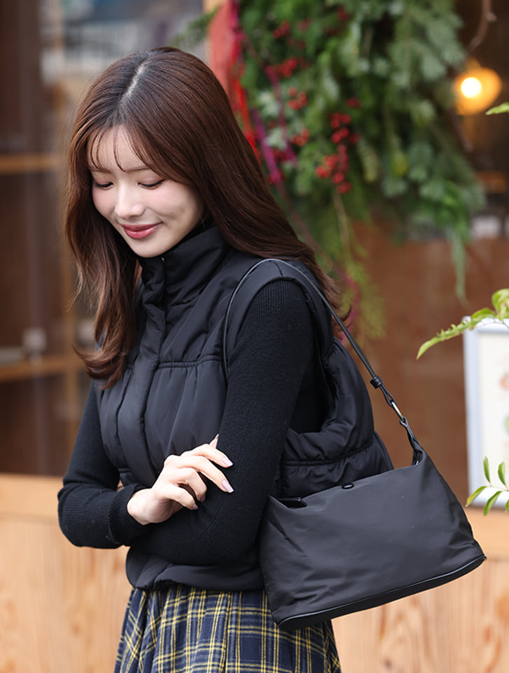 ナイロンミニマルハンドバッグ