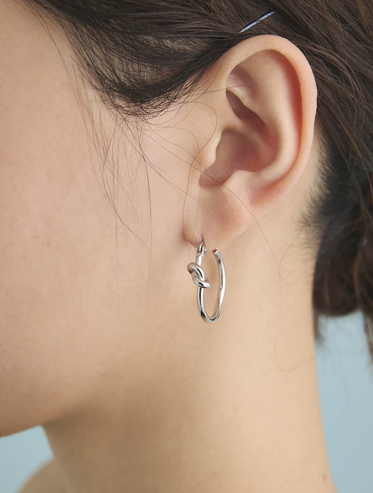 ノットスモールフープピアス