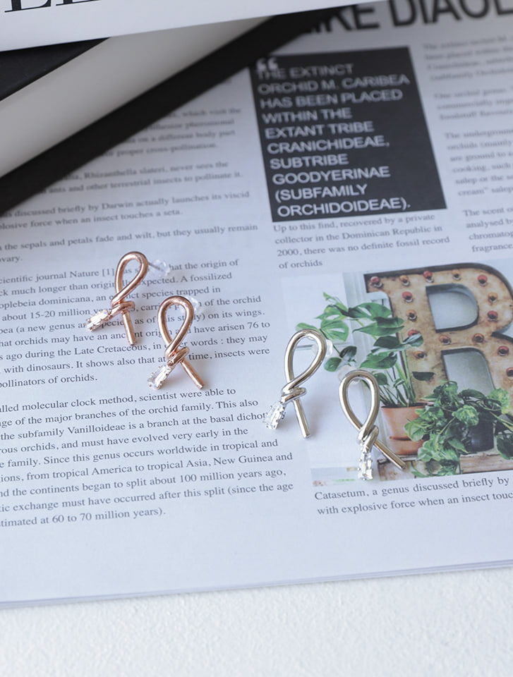 ストーンノットピアス