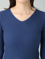 Vネックリブニット