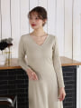 Vネックニットワンピース
