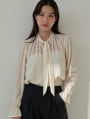 ボウタイシアーブラウス