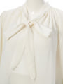 ボウタイシアーブラウス