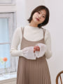 カフスフレアスリーブハイネックニット