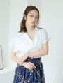 パールネックレスチャーム付きツイストブラウス
