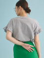 袖フリルTシャツ