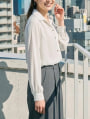 ネックレス付スキッパーブラウス